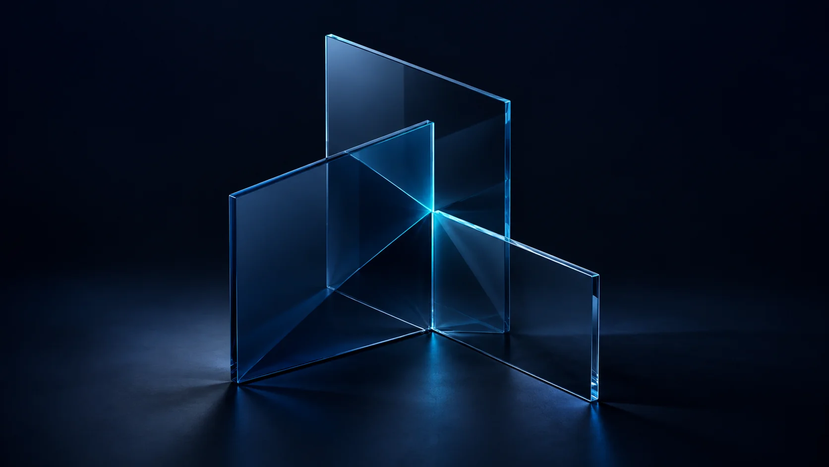 Transparente Navy-Flächen verbinden sich über eine feine Lichtkante.